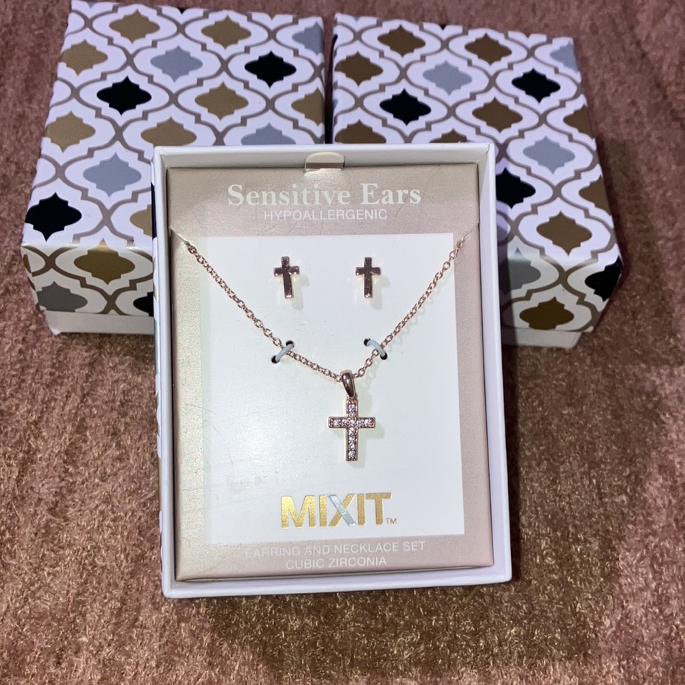 Matching set - Picture 3 of 3